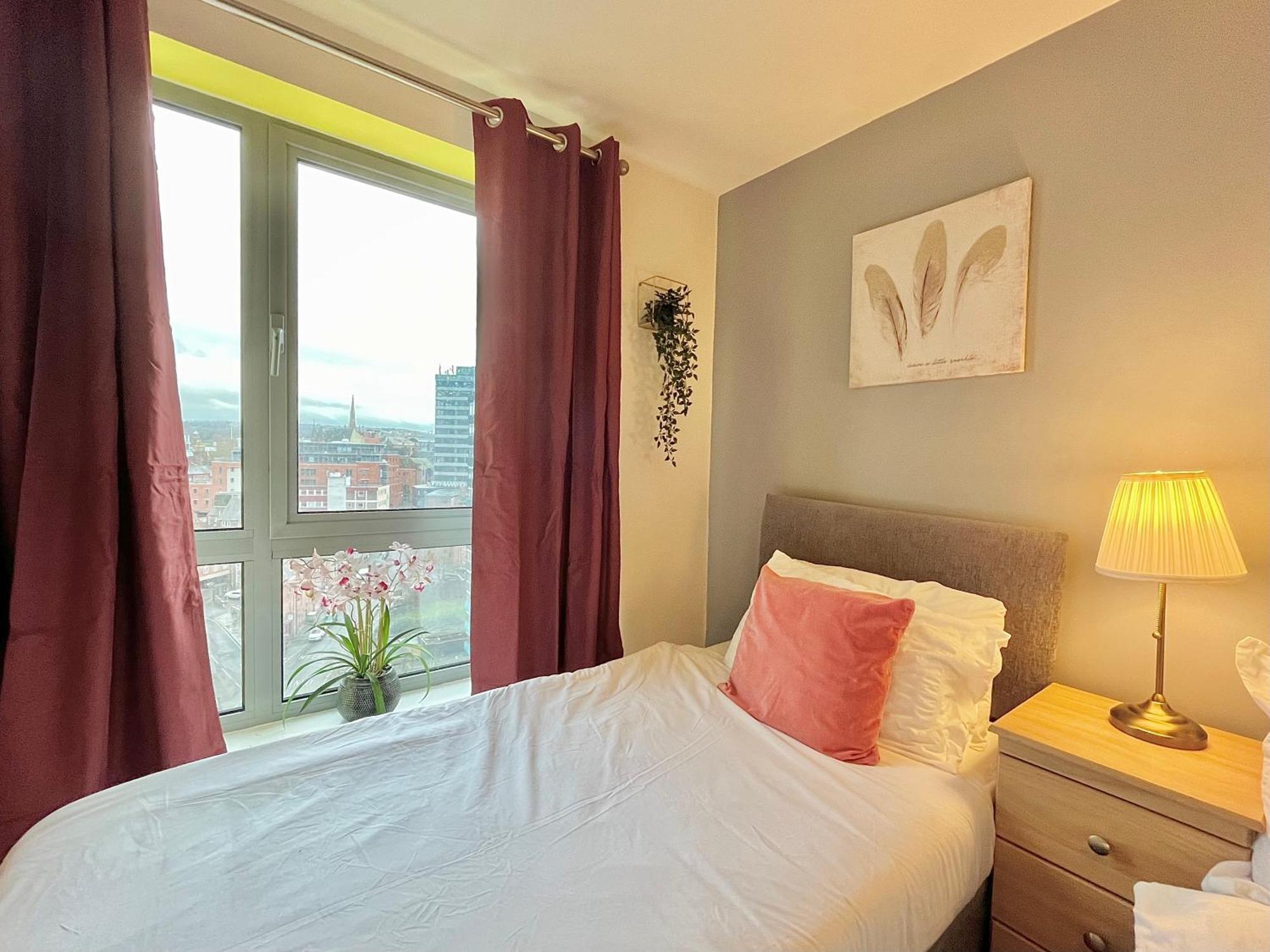 Skyview Apartment By Noknokstay - City Centre With Parking - Group, Family, Business 谢菲尔德 外观 照片