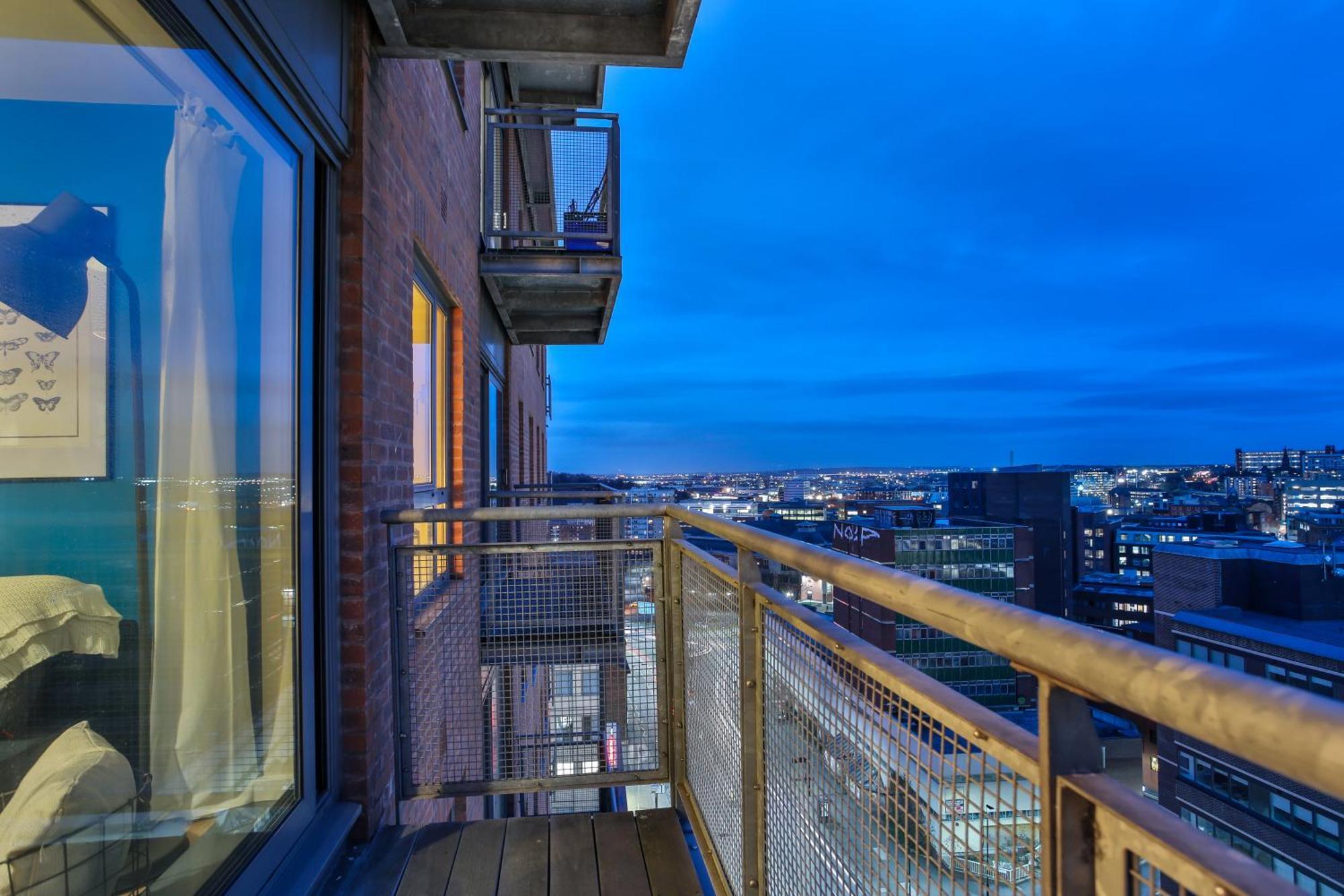 Skyview Apartment By Noknokstay - City Centre With Parking - Group, Family, Business 谢菲尔德 外观 照片