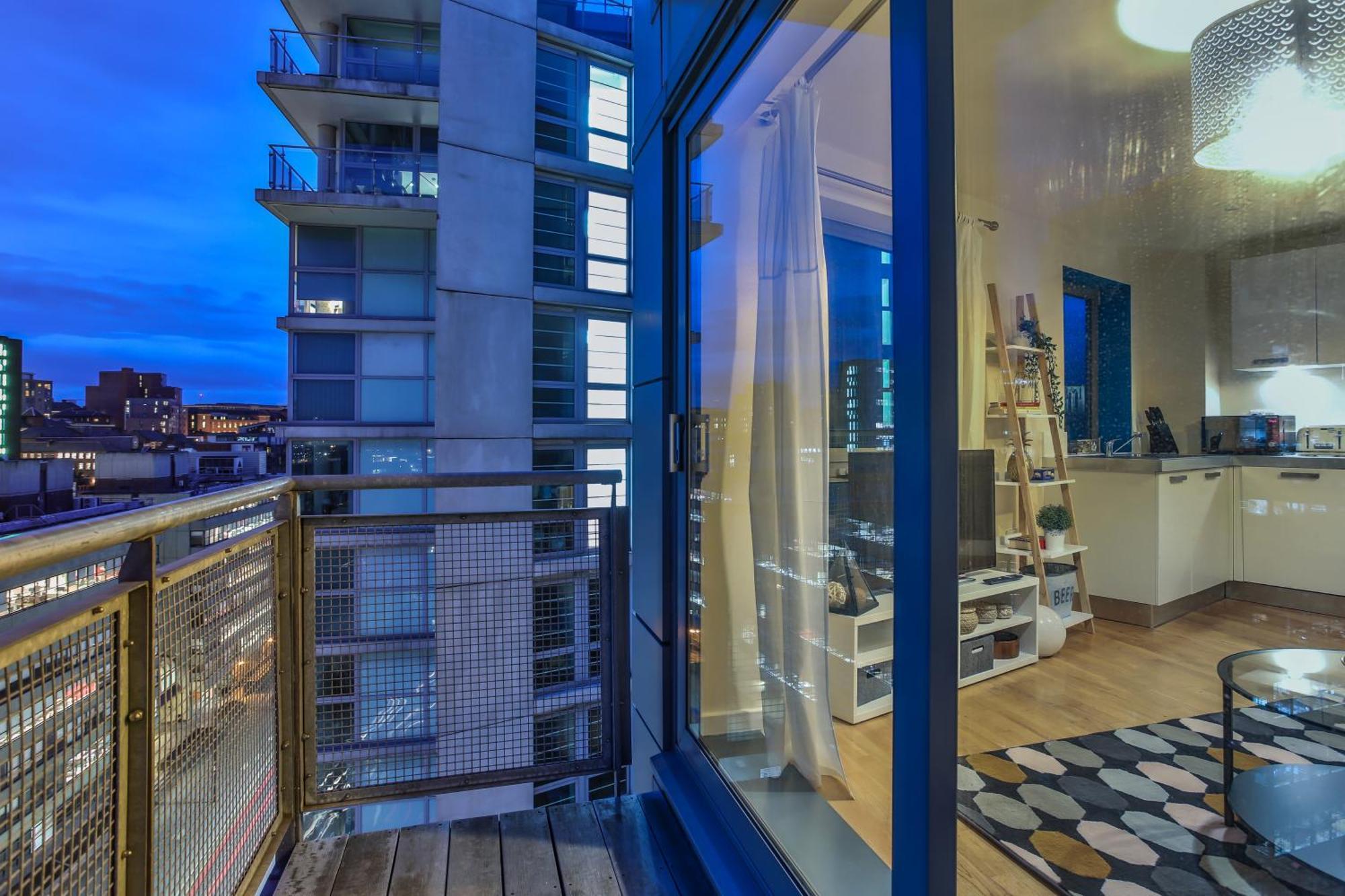 Skyview Apartment By Noknokstay - City Centre With Parking - Group, Family, Business 谢菲尔德 外观 照片